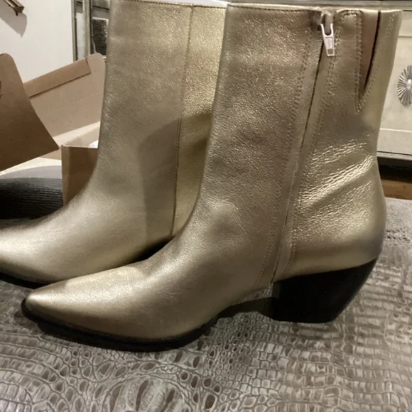 Matisse Gold Leather Boots Brand New size 10 M - Picture 2 of 6